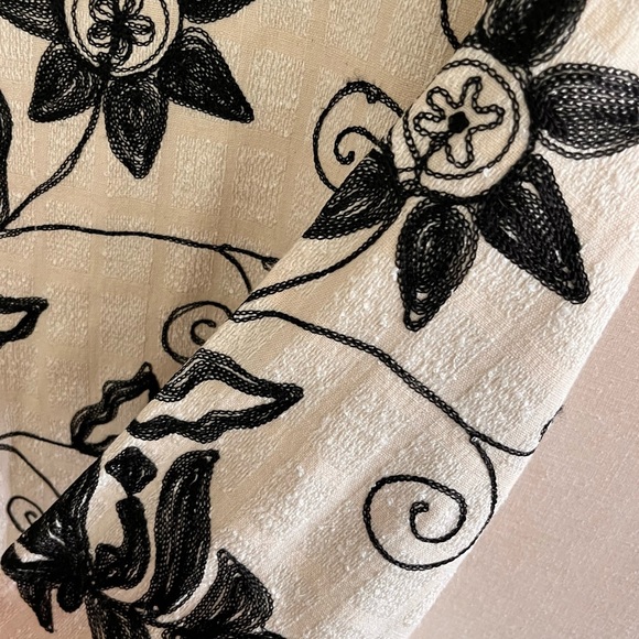 Maggie Barnes Vintage Embroidered Floral Black and White Jacket - 1X - Picture 4 of 12